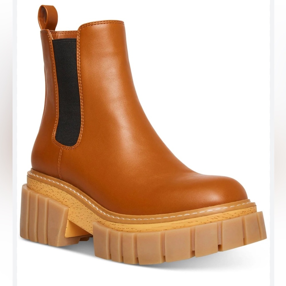 NWOT Madden Girl Pheobe Lug Sole Chelsea Boots Size 7